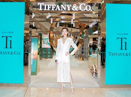 和万茜一起体验Tiffany T1系列限时展