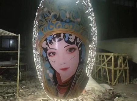 浦东戏曲文化 国潮彩绘脸谱雕塑 镂空鸡蛋不锈钢雕塑