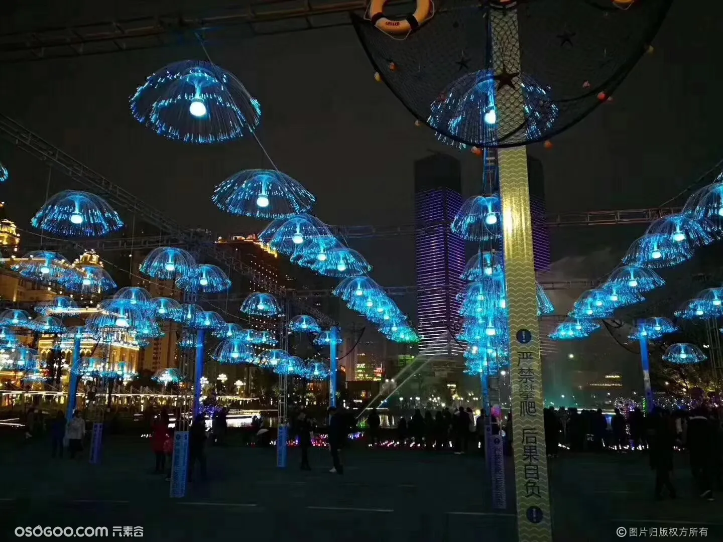 七色LED水母灯追光变换大型灯光节造型景观花灯设计制作