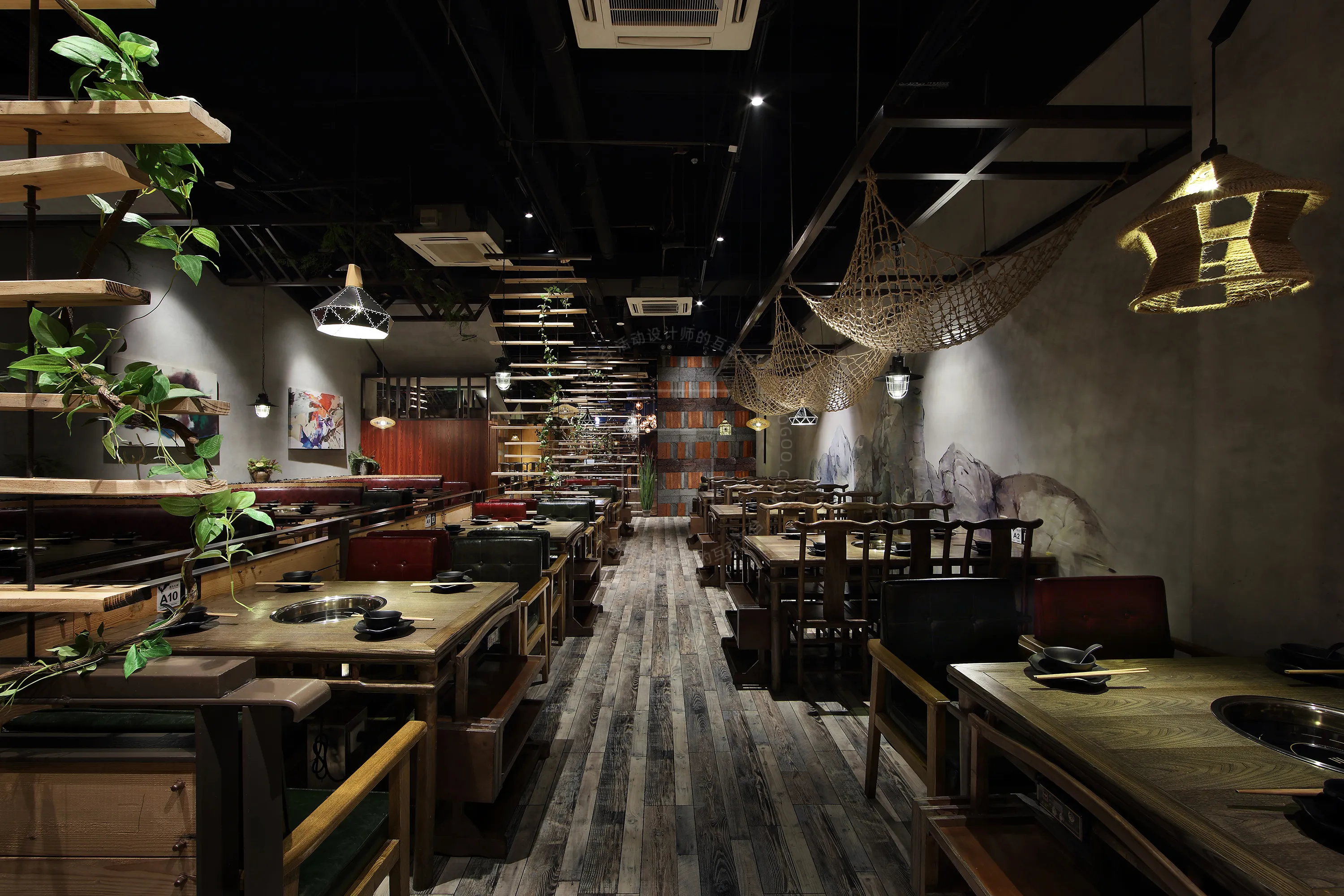 火锅空间设计·黑马火锅：粗犷自然的老字号火锅餐厅
