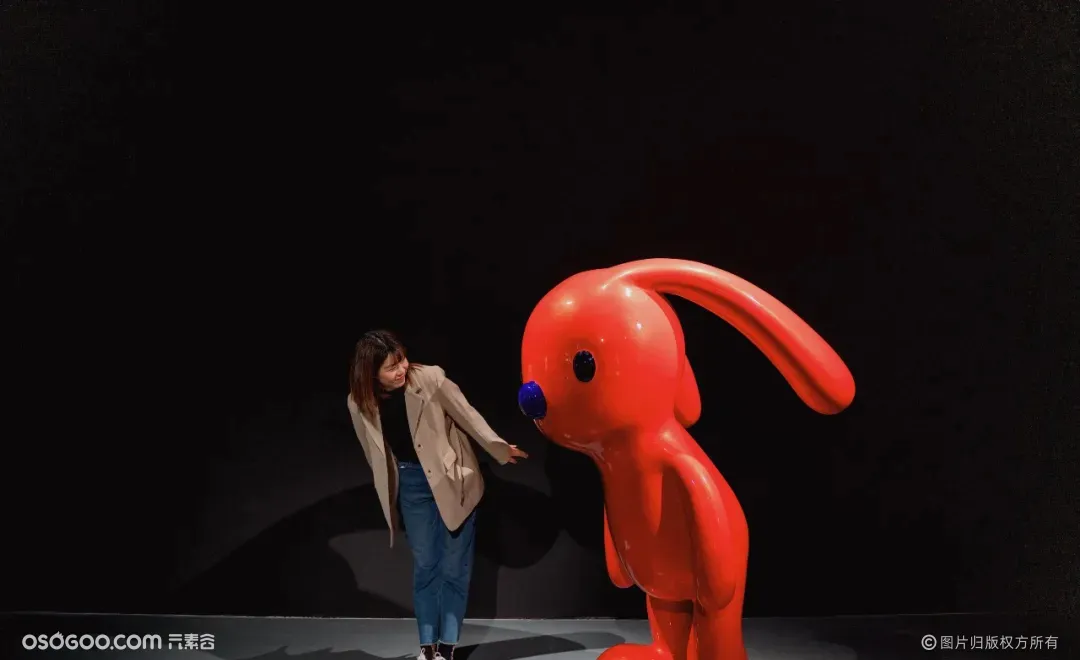 「兔子！兔子！」展览活动策划的700㎡展厅打造黑白红·毛绒蓝