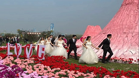 粉色火山婚庆道具景区美陈浪漫求婚装置