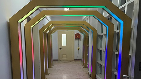 炫彩时光隧道定制LED发光拱门亚克力大型灯光公园装饰厂家