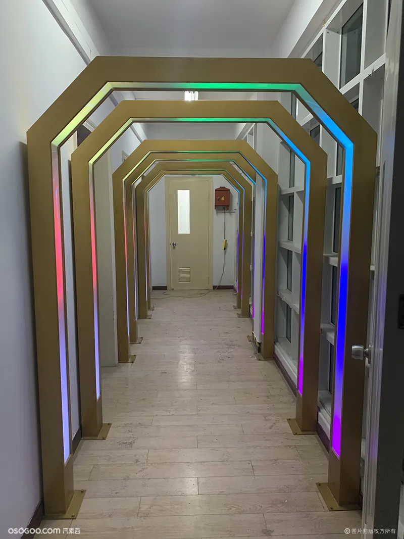 炫彩时光隧道定制LED发光拱门亚克力大型灯光公园装饰厂家