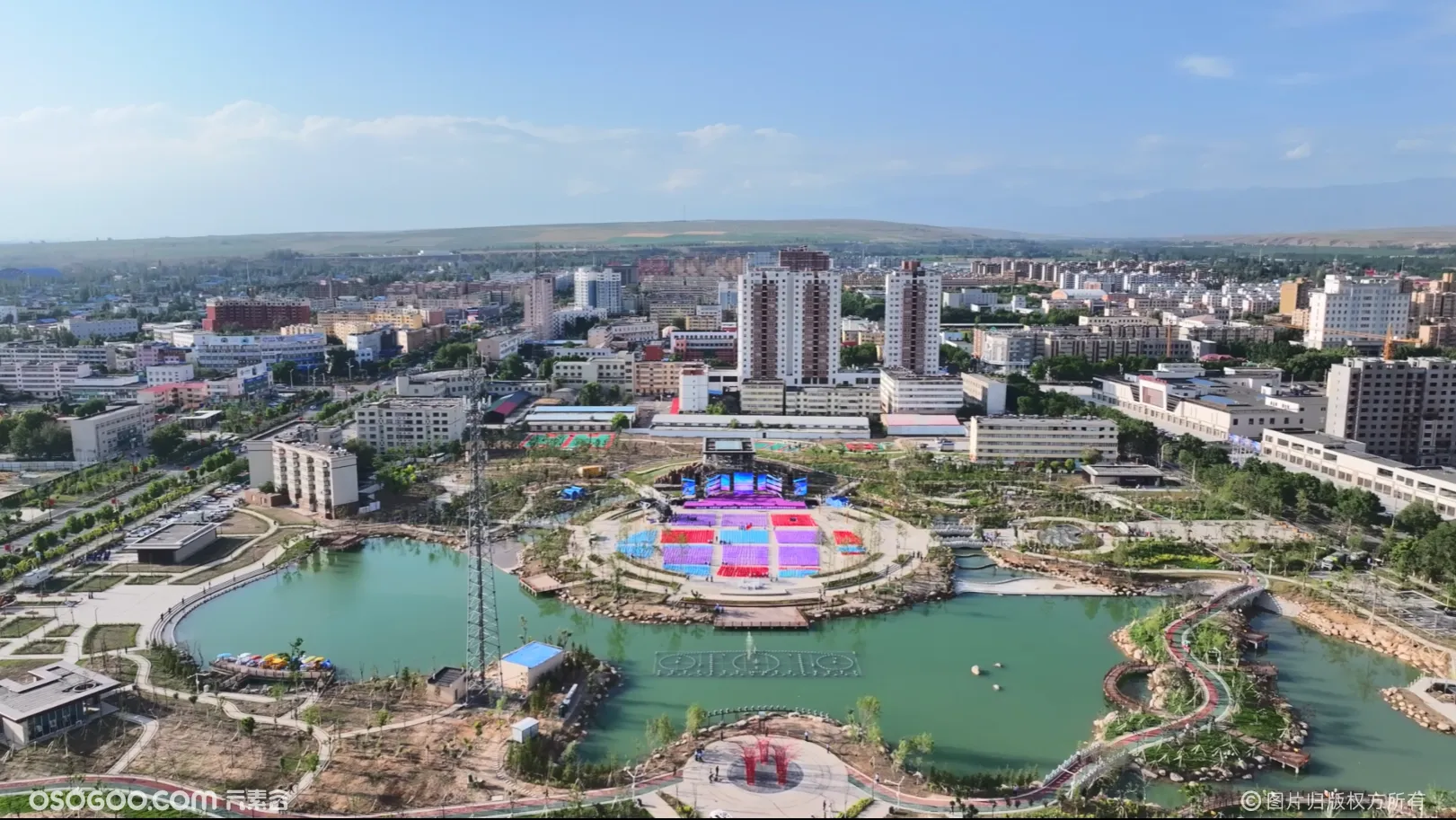 新疆霍城：薰衣草之乡鲜花海洋，400台无人机表演展现魅力飞舞