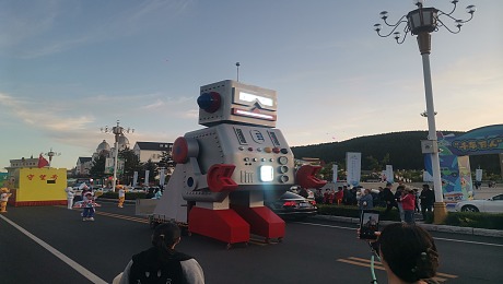 国内首创，大型动态机器人《马克》，5米高视觉震撼，展示，巡游