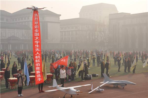 横幅无人机 创意无人机表演 告别传统 无人机拉横幅