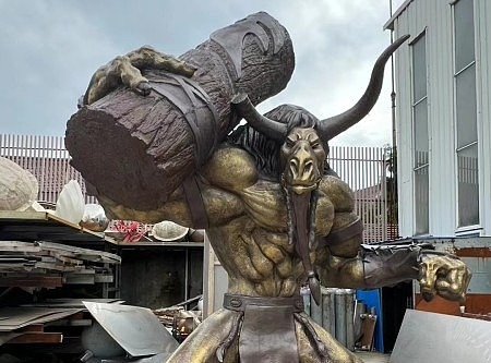 温州工厂蛮力牛扛木头雕塑 铜雕牛定制