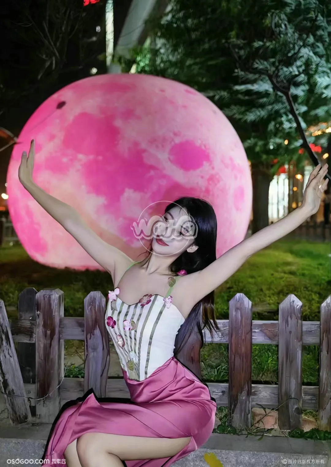 浪漫粉色系月球气模 商业美陈 中秋一起赏月 艺术装置最美夜景