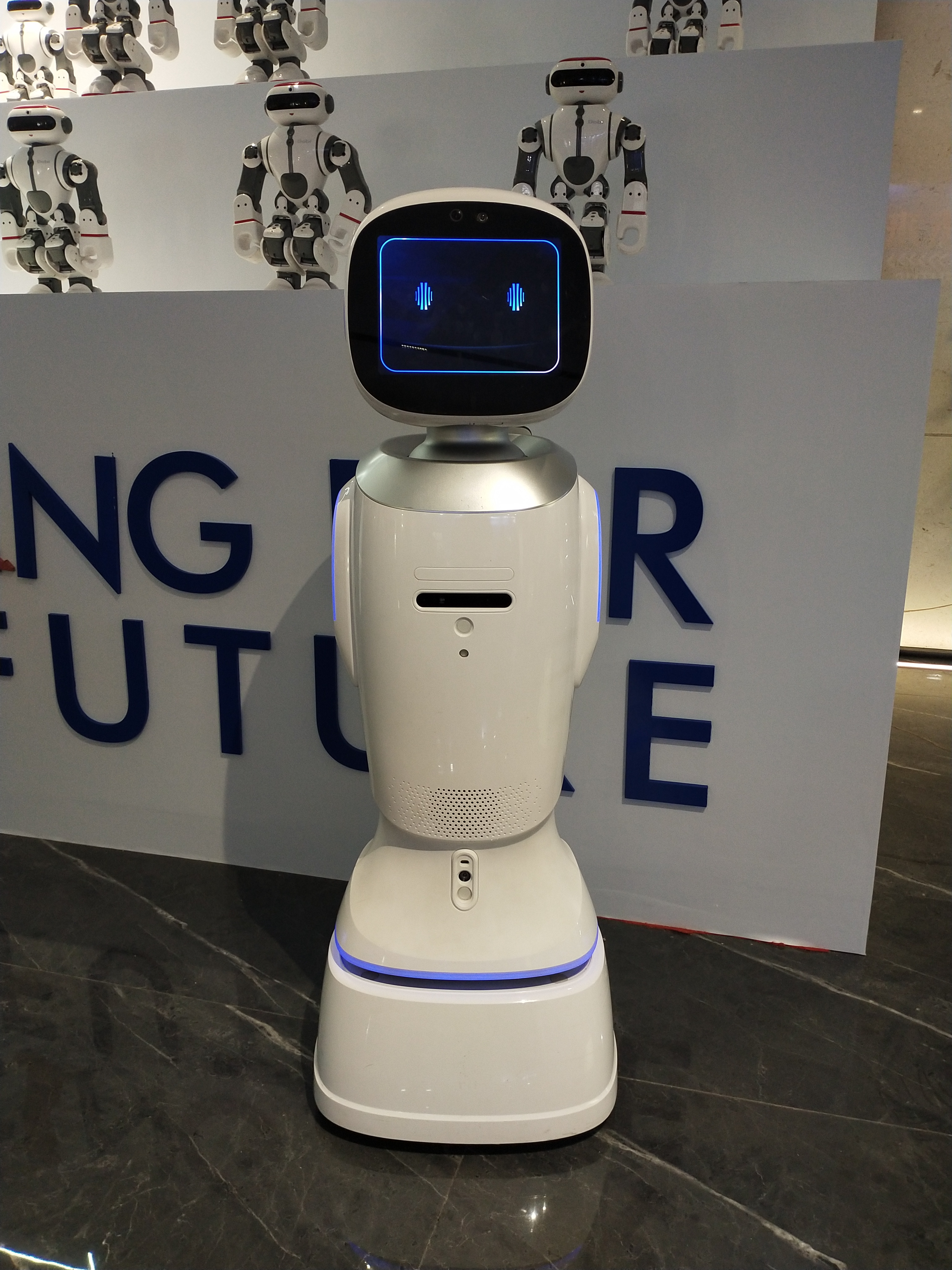 网红机器人互动 江西省图书馆吵架同款机器人