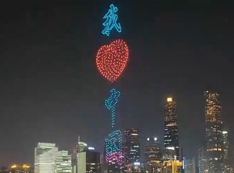 广州珠江边的无人机灯光秀