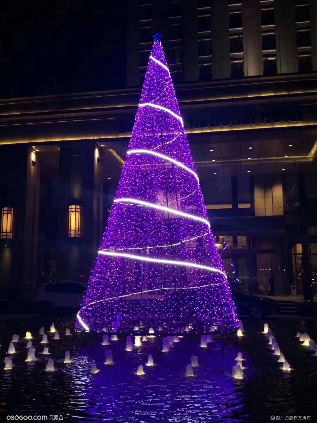 定做3米-30米大型圣诞树 商场广场户外圣诞节装饰 加密框架圣诞树-阿里巴巴