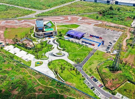 重庆南山汽车公园，集汽车试驾场地、露营、赛道、越野于一体