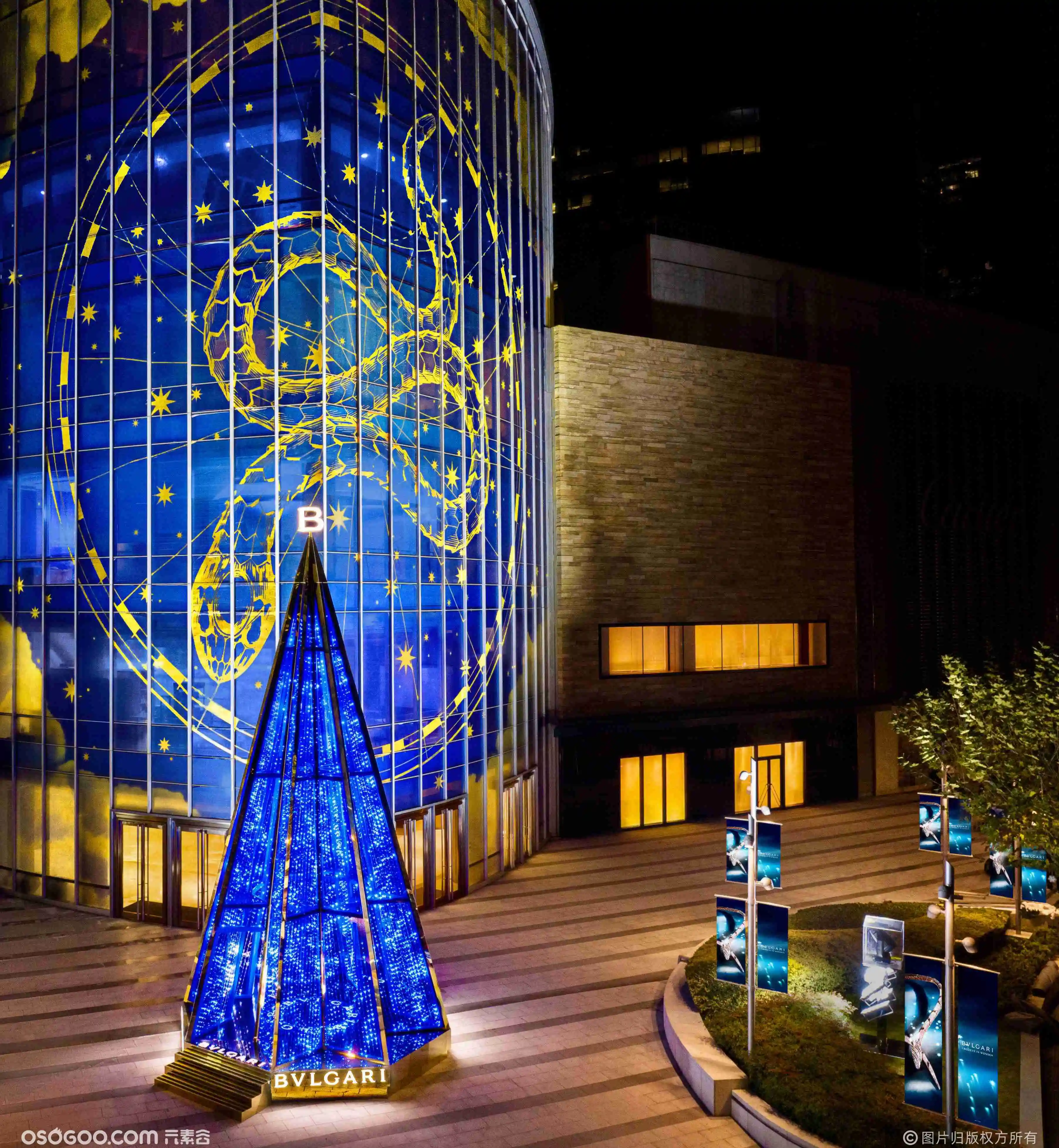「 点亮奇迹之光 」BVLGARI宝格丽圣诞树艺术装置