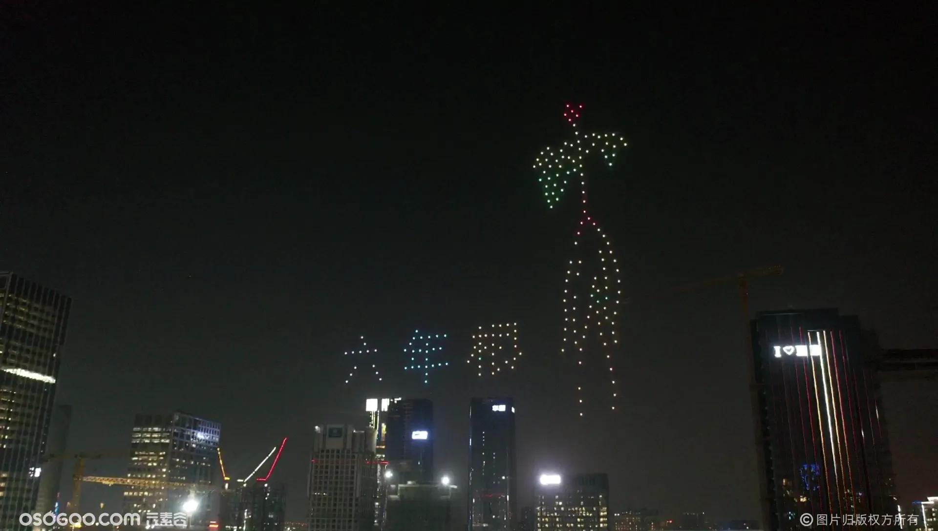 无人机创意表演 | 广州塔210台编队无人机表演案例