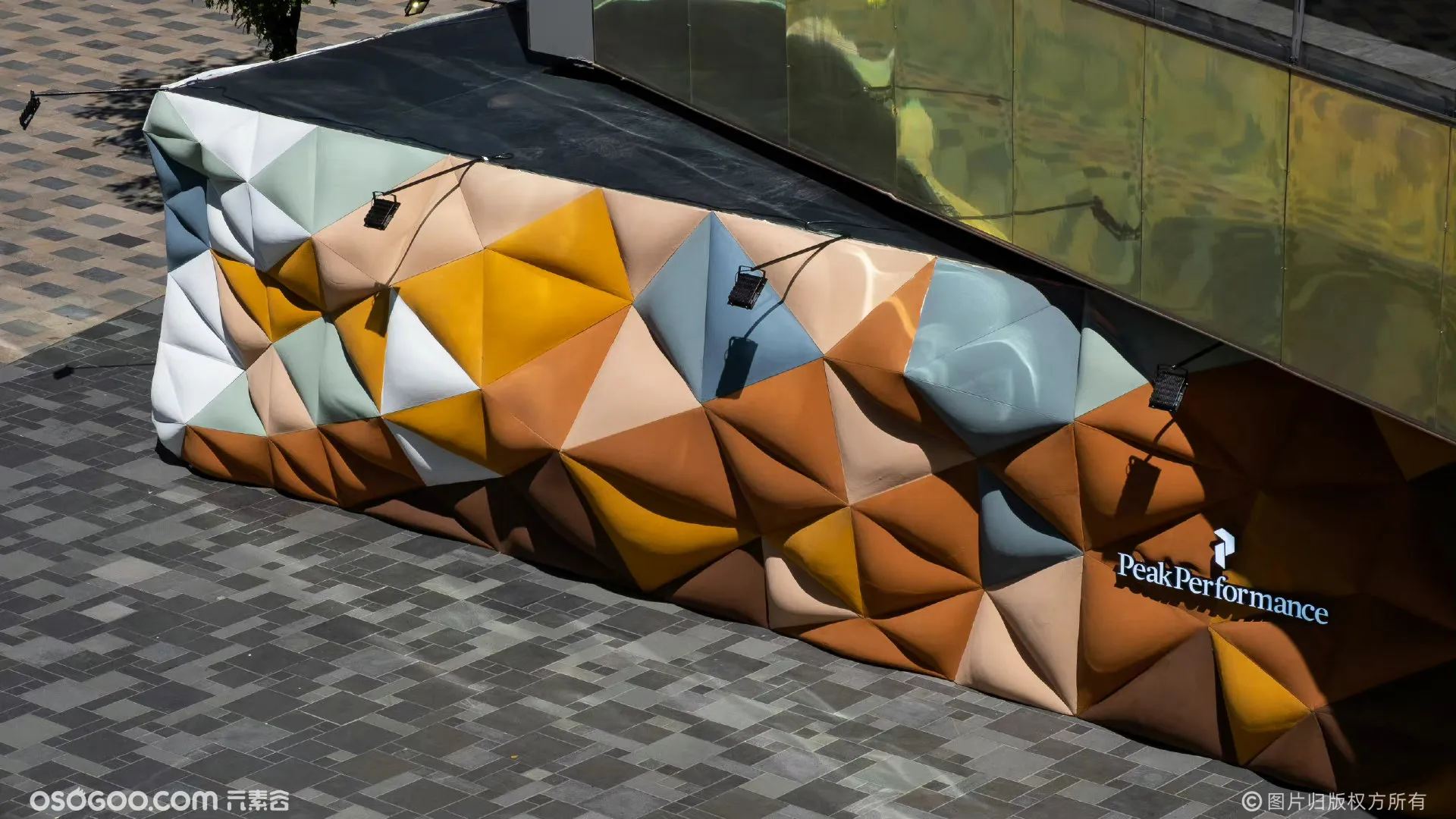 《凯布讷山的折痕》公共艺术装置