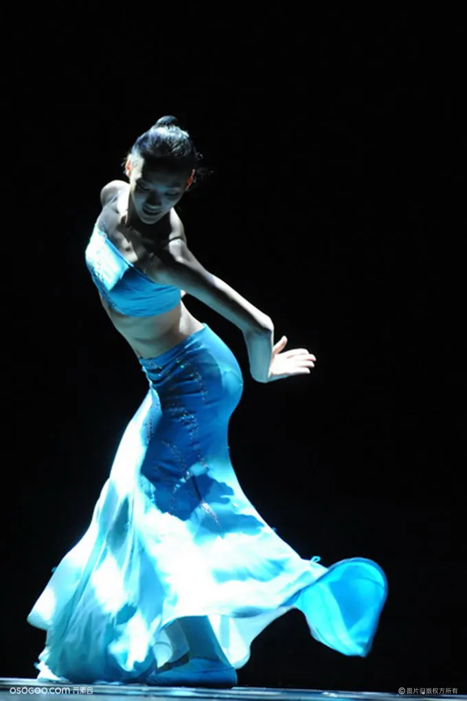 芭蕾、现代、当代、国标等多舞种节目表演，欢迎演出预订。