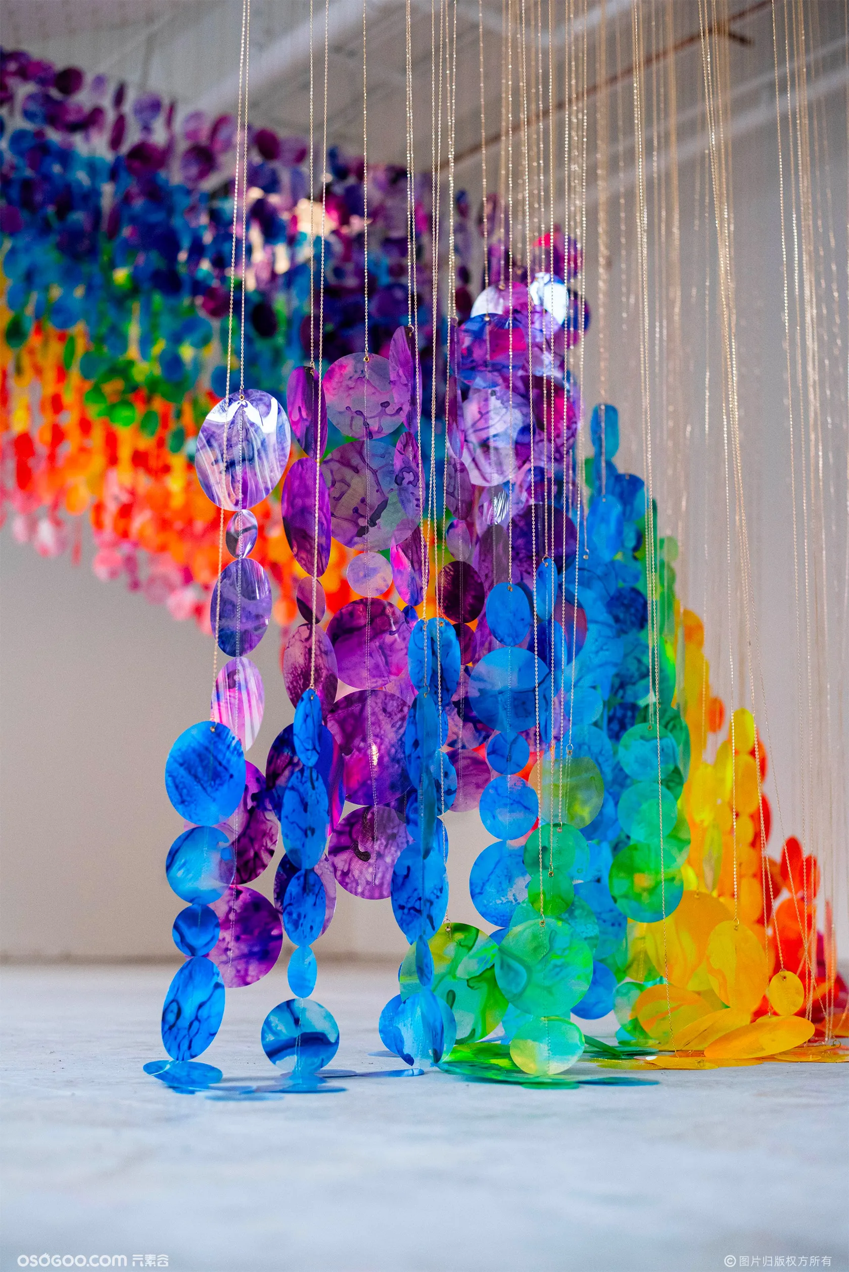 Jane Cheek 的彩虹色艺术装置