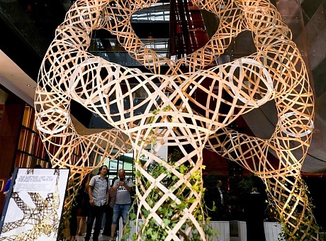 北京安装了一座竹雕塔