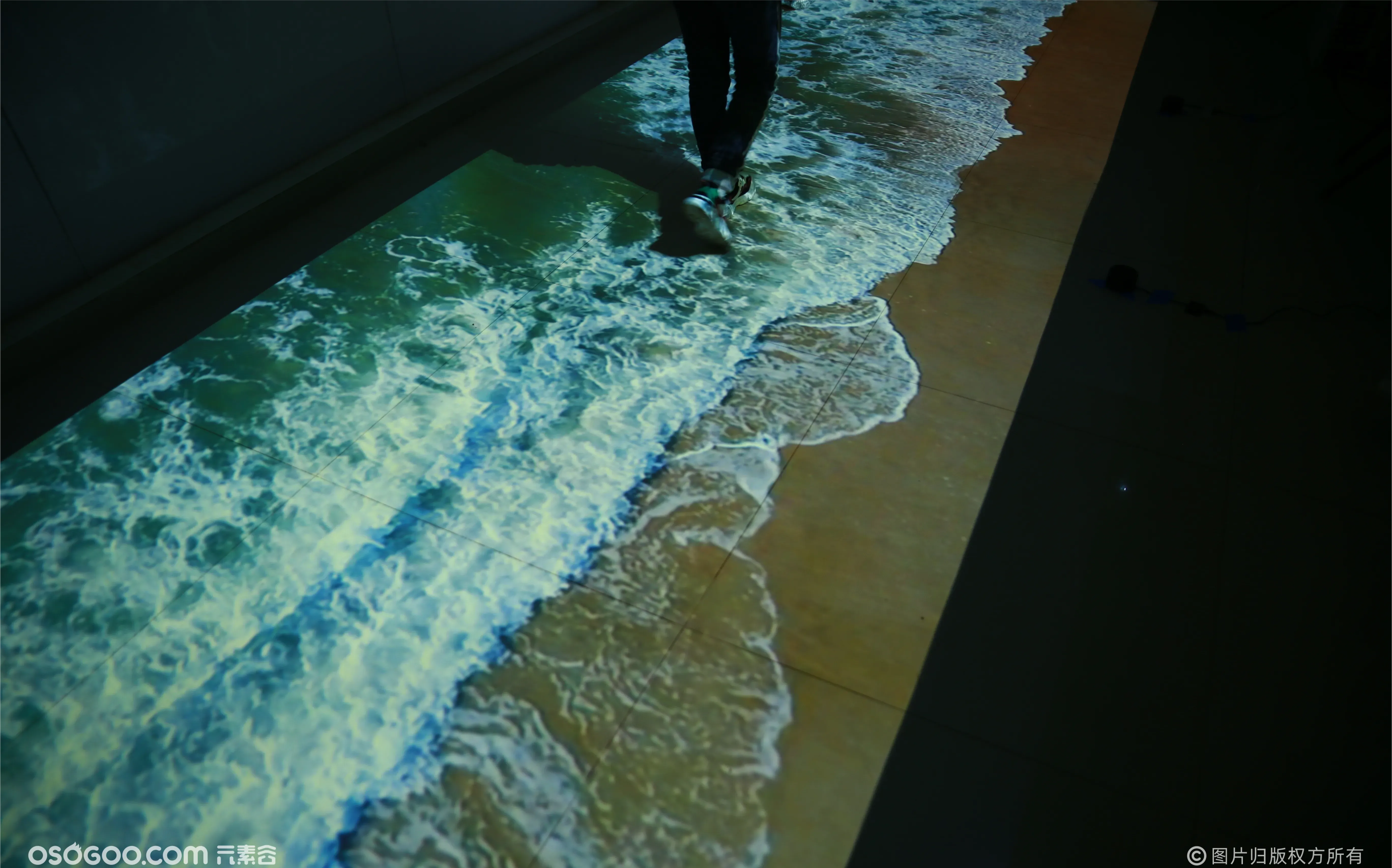 地面通道海浪投影互动装置