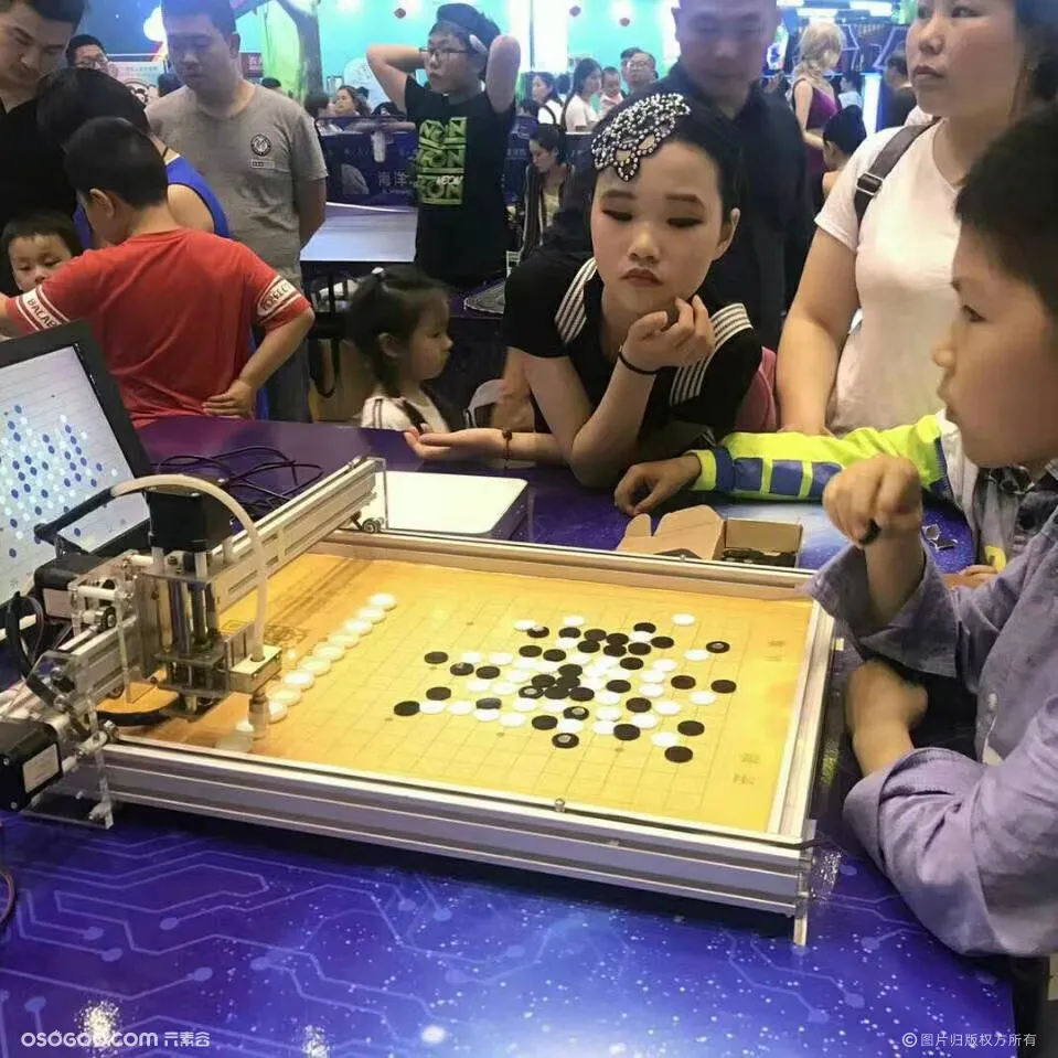 桌面级五子棋机器人 五子棋大战 自动对战 互动性极强