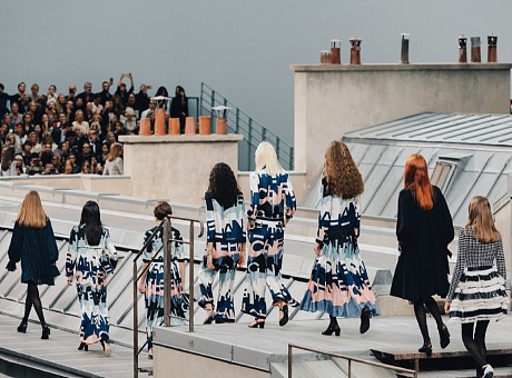 巴黎时装周 | 香奈儿Chanel漫步屋顶