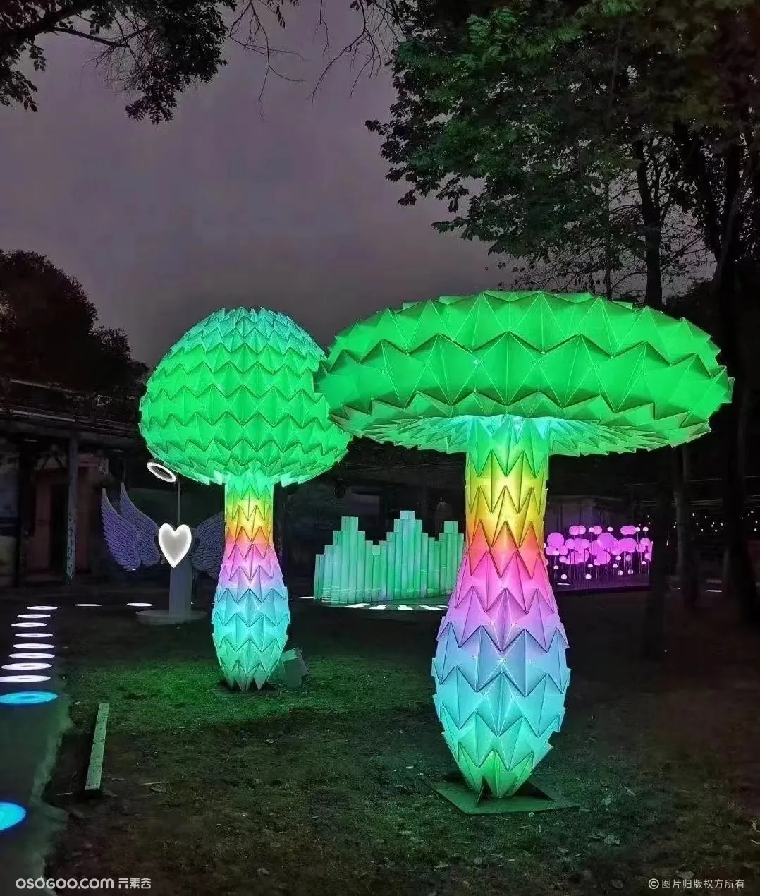  景区文旅灯光大型蘑菇树发光感应暖场互动装置