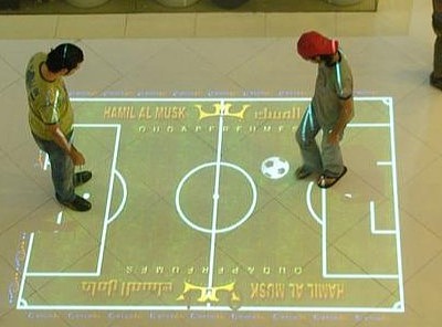 地面感应互动踢足球体感互动投影地面足球投影定做虚拟踢球