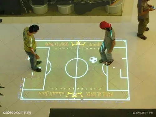 地面感应互动踢足球体感互动投影地面足球投影定做虚拟踢球