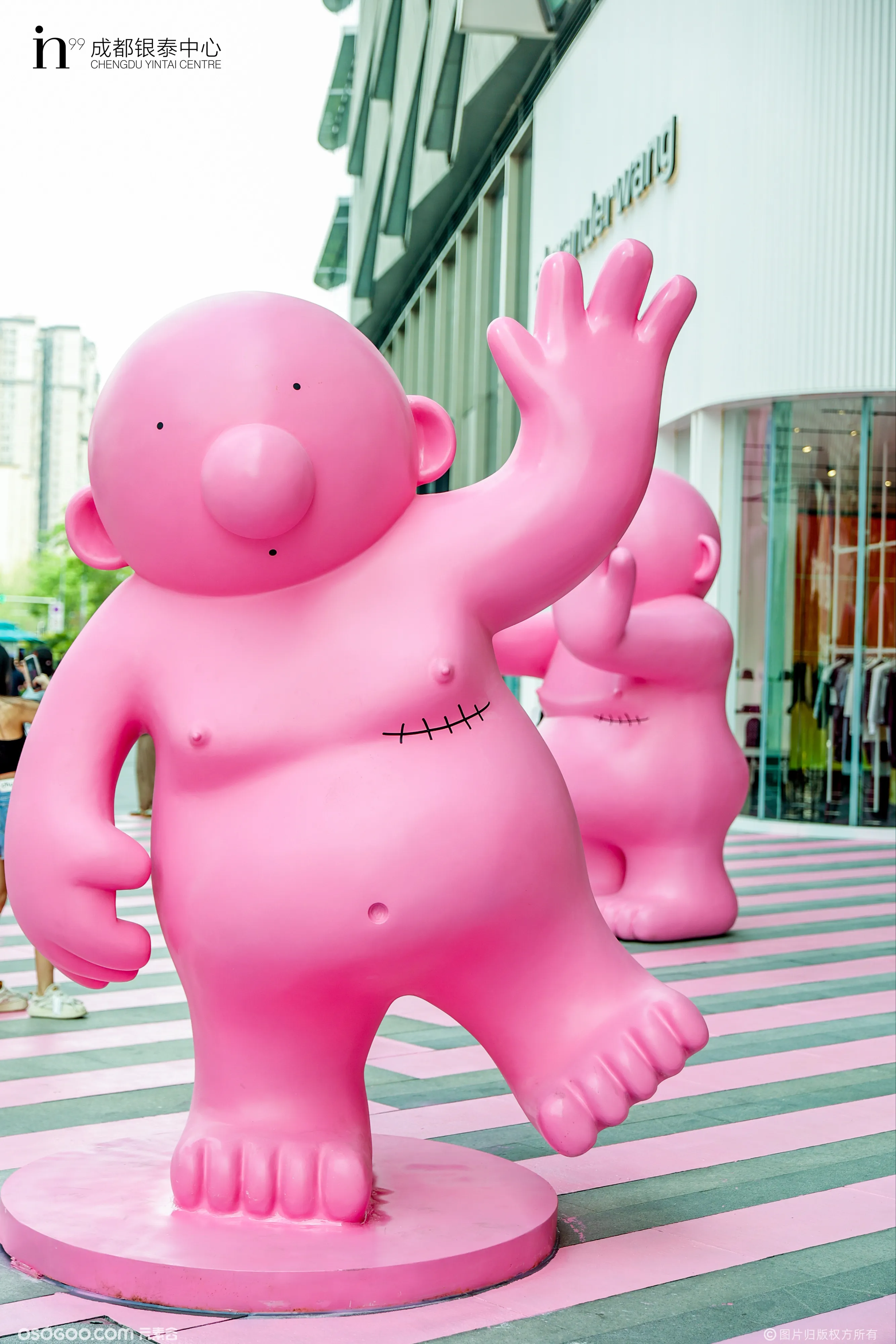 一眼就爱上粉粉小胖娃「 Mr.Rose巨型小粉娃中国首展 」