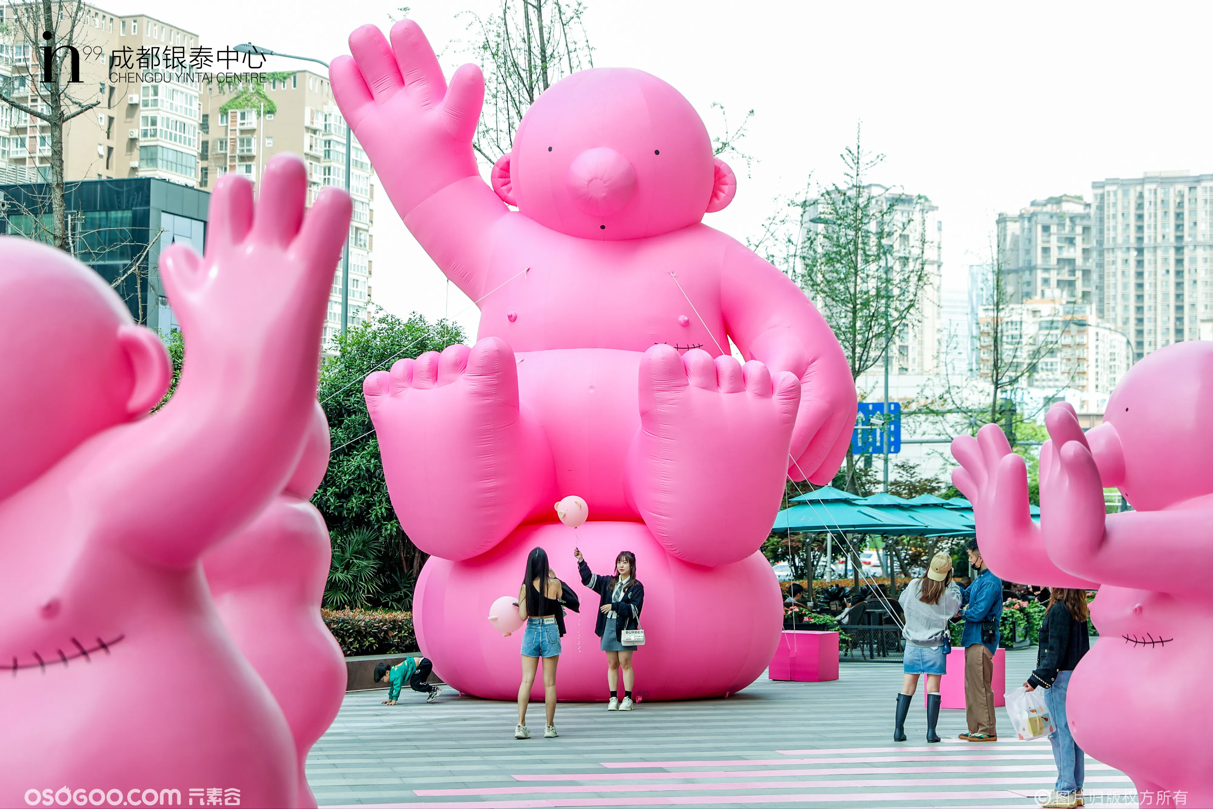 一眼就爱上粉粉小胖娃「 Mr.Rose巨型小粉娃中国首展 」
