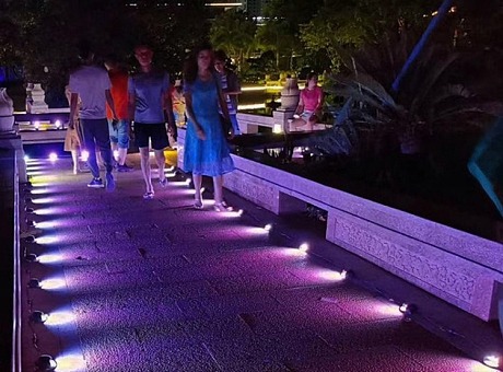 七彩步道灯 人体跟随户外创意互动亮化道具
