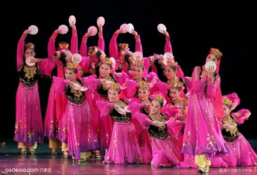 民族民间舞类：蒙族、维族、藏族、傣族、荷花舞等节目表演