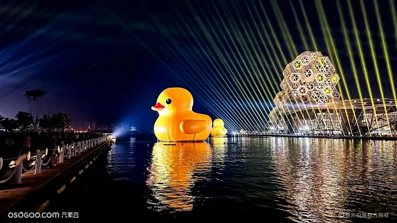 两只黄色小鸭10年后游回2024高雄灯会！