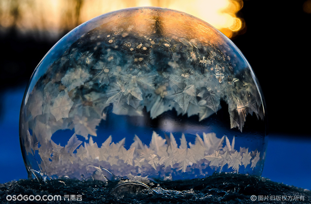 泡沫中的雪花世界,簡直是大自然賜予的魔法水晶球