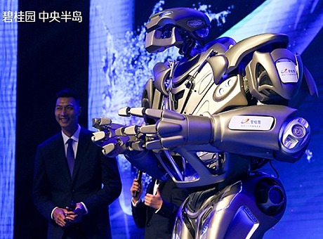 国内首台主持机器人，智能AI娱乐机器人，笑傲江湖同