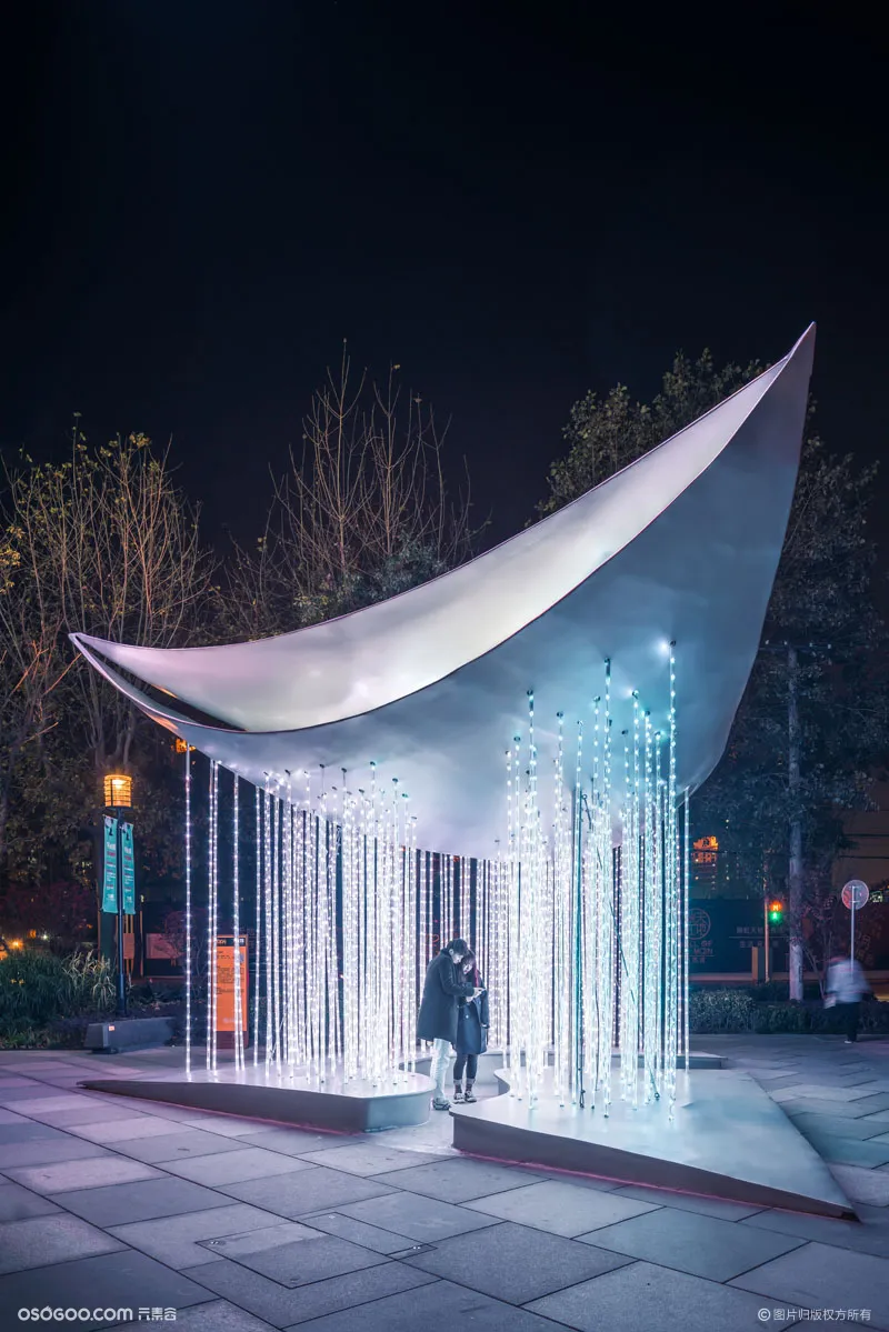 “新月”- 2018年Lumiere 上海艺术节光雕塑