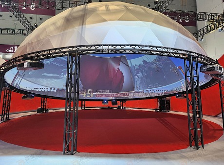 2022年深圳文博会：10米红色主题球幕影院 
