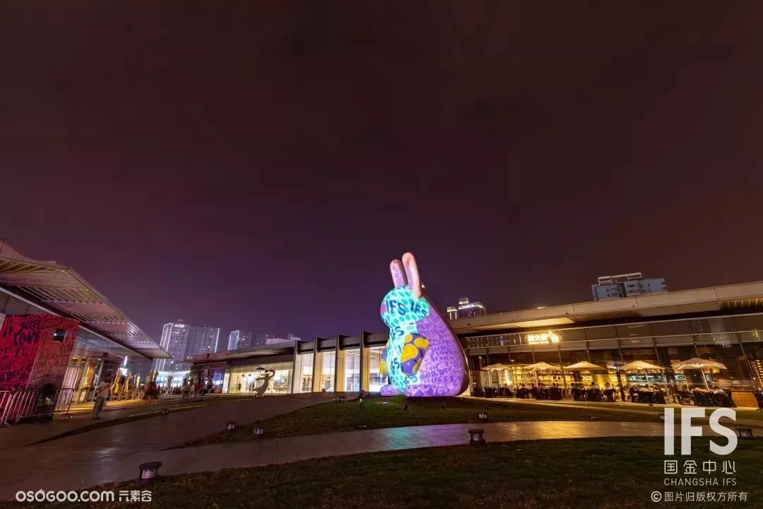 中国首个玉兔投影互动装置