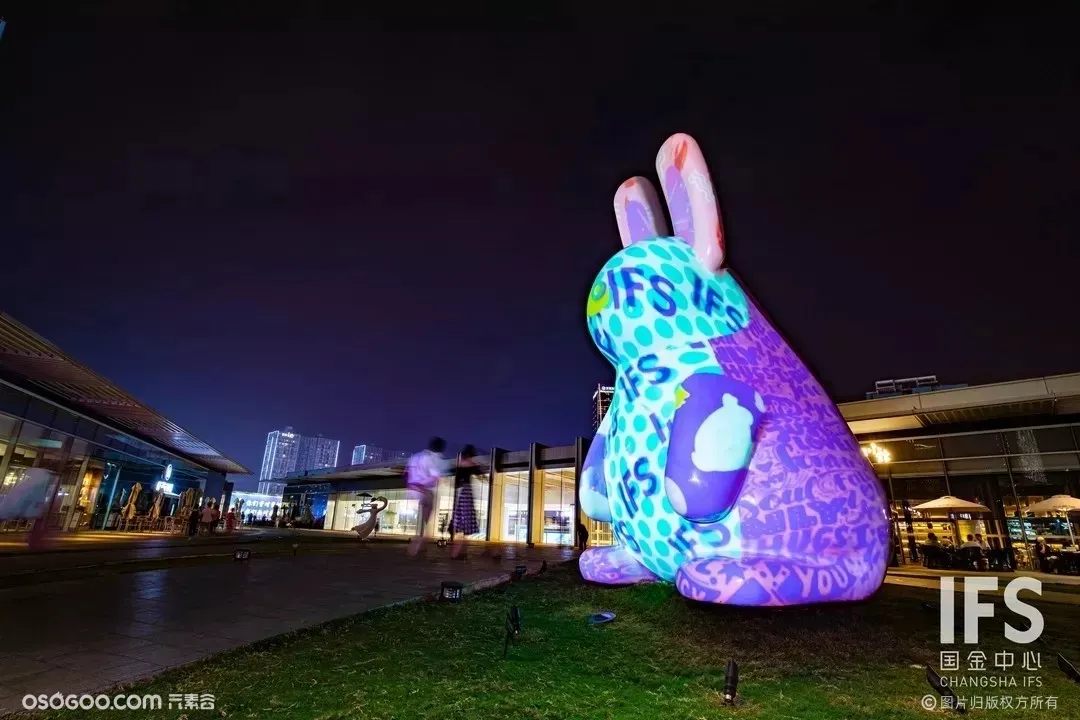 中国首个玉兔投影互动装置