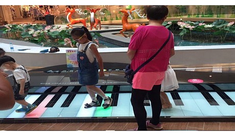 人气暖场互动装置地板钢琴出租出售趣味脚踩钢琴设备租赁