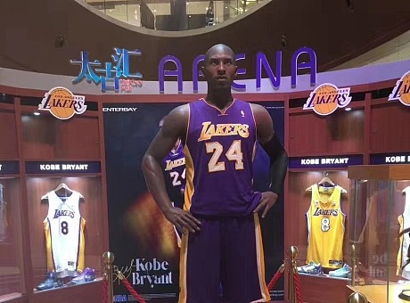 NBA球星用品展 科比 詹姆斯 乔丹等NBA球星签名球衣展览