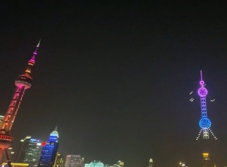 500架无人机表演为上海旅游直播间宣传