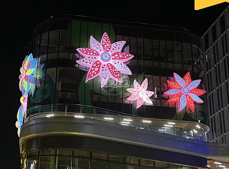 商业中心商场景区楼体外墙装饰花朵充气发光花朵气模 