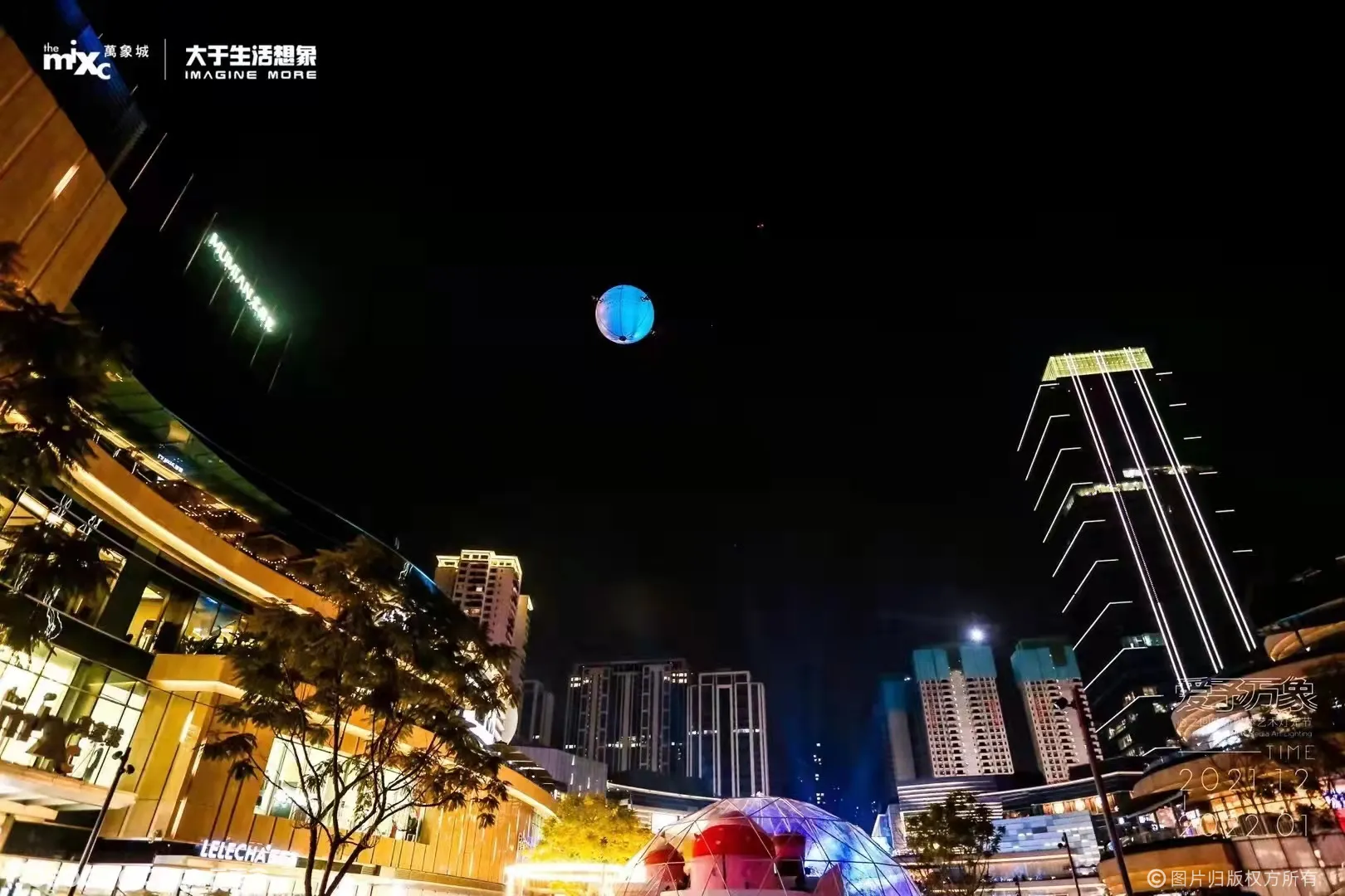 成都万象城 • 科技飞行球  无人机表演  无人机球启动