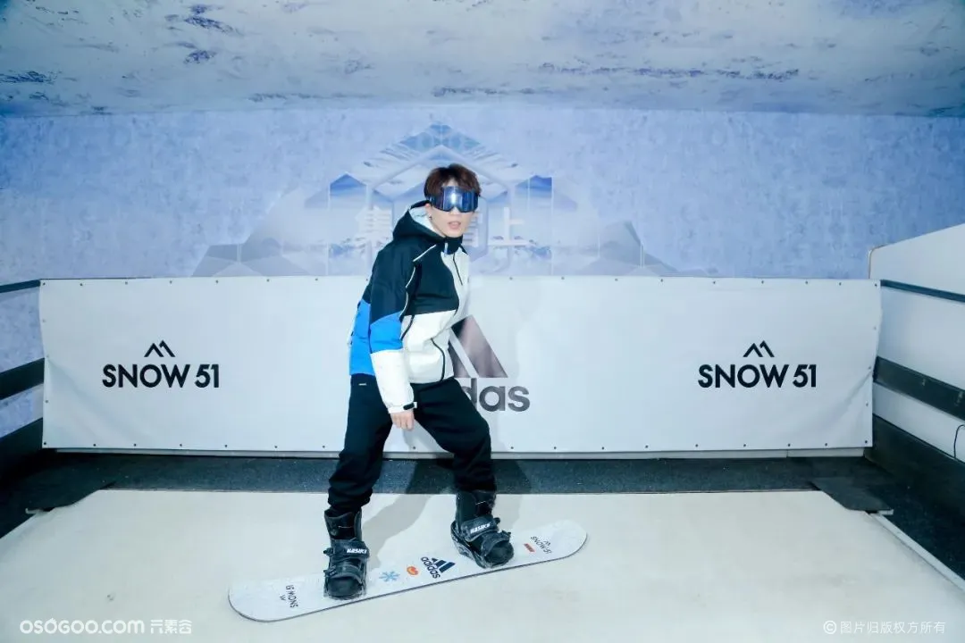阿迪达斯“集结雪上”沉浸式滑雪体验快闪店
