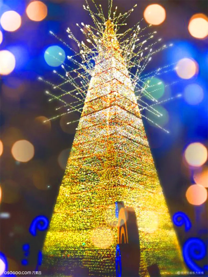 同样造型的一棵圣诞树，在不同的城市都成了年轻人打卡圣地。