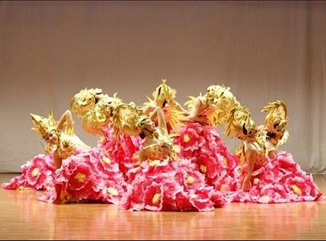 《花开盛世》：舞蹈节目表演，欢迎咨询预订演出。