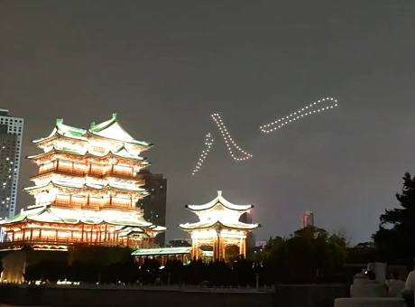 八一建军节，南昌滕王阁边上的无人机灯光秀