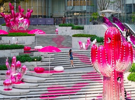 重庆万象城「热力释放」巨型玫粉仙人掌引领设计新潮流
